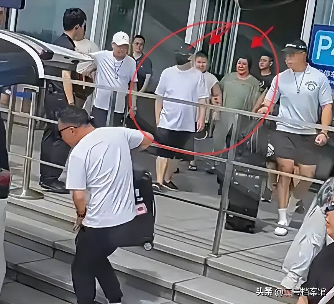 被王惠宠成少爷难怪郭麒麟拒当继承人开元棋牌10岁郭汾阳戴耳环留小辫(图3) 被王惠宠成少爷难怪郭麒麟拒当继承人开元棋牌10岁郭汾阳戴耳环留小辫(图3)