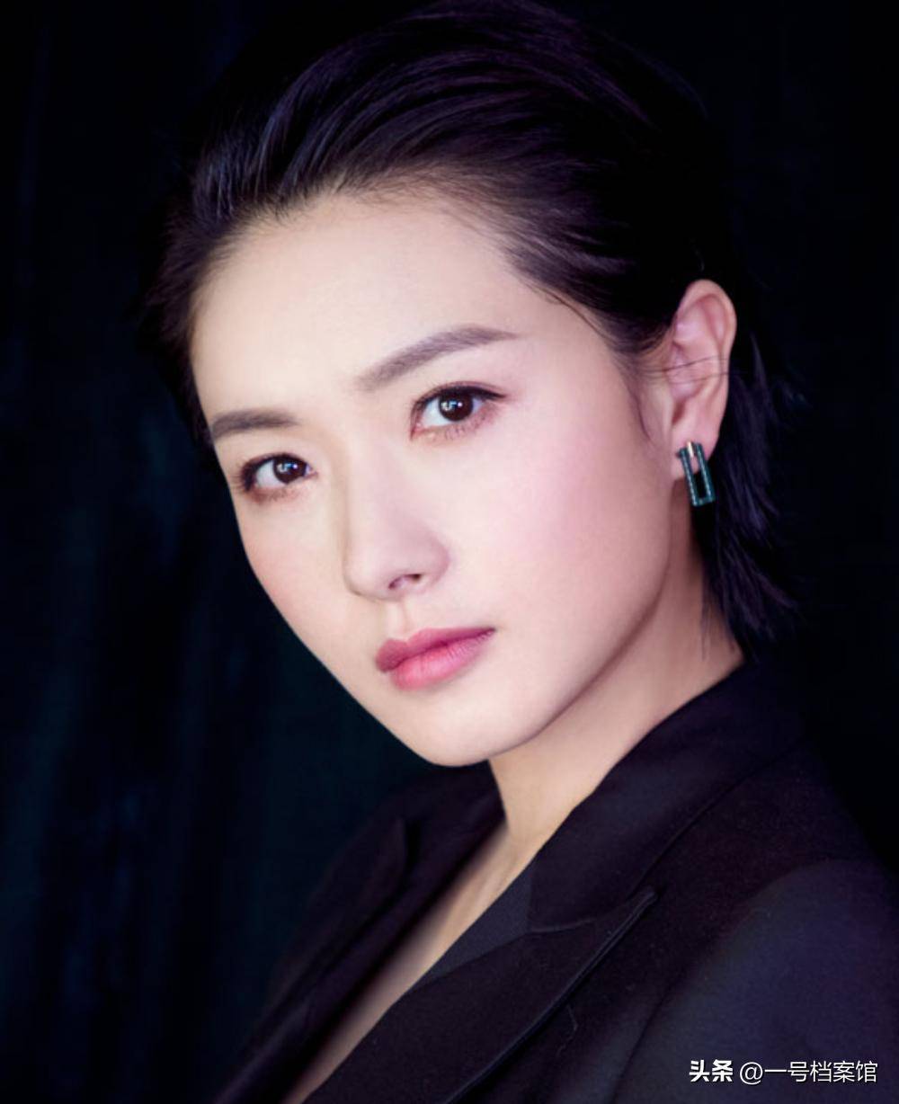 演而被雪藏的万茜43岁终凭实力走红开元棋牌都是漂亮惹的祸！七次拒绝导(图2)
