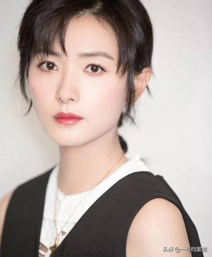 演而被雪藏的万茜43岁终凭实力走红开元棋牌都是漂亮惹的祸！七次拒绝导(图3)