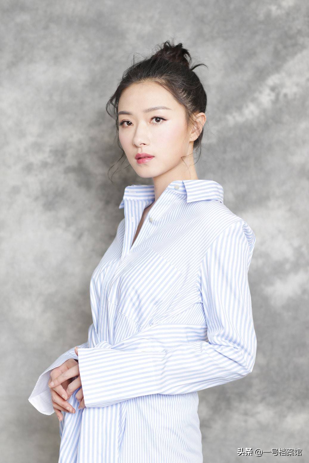 演而被雪藏的万茜43岁终凭实力走红开元棋牌都是漂亮惹的祸！七次拒绝导(图4)