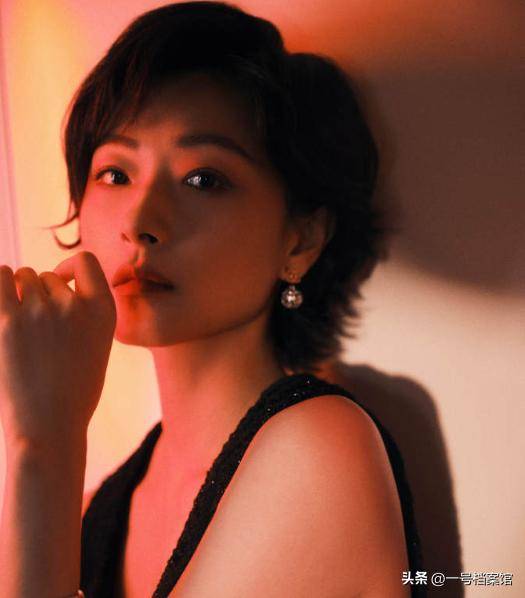 演而被雪藏的万茜43岁终凭实力走红开元棋牌都是漂亮惹的祸！七次拒绝导(图12)