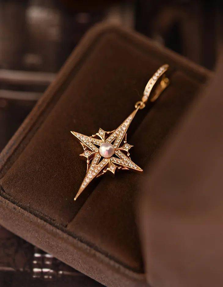 适?13副个性不对称耳饰ky开元棋牌耳饰怎么选合(图3) 适?13副个性不对称耳饰ky开元棋牌耳饰怎么选合(图3)