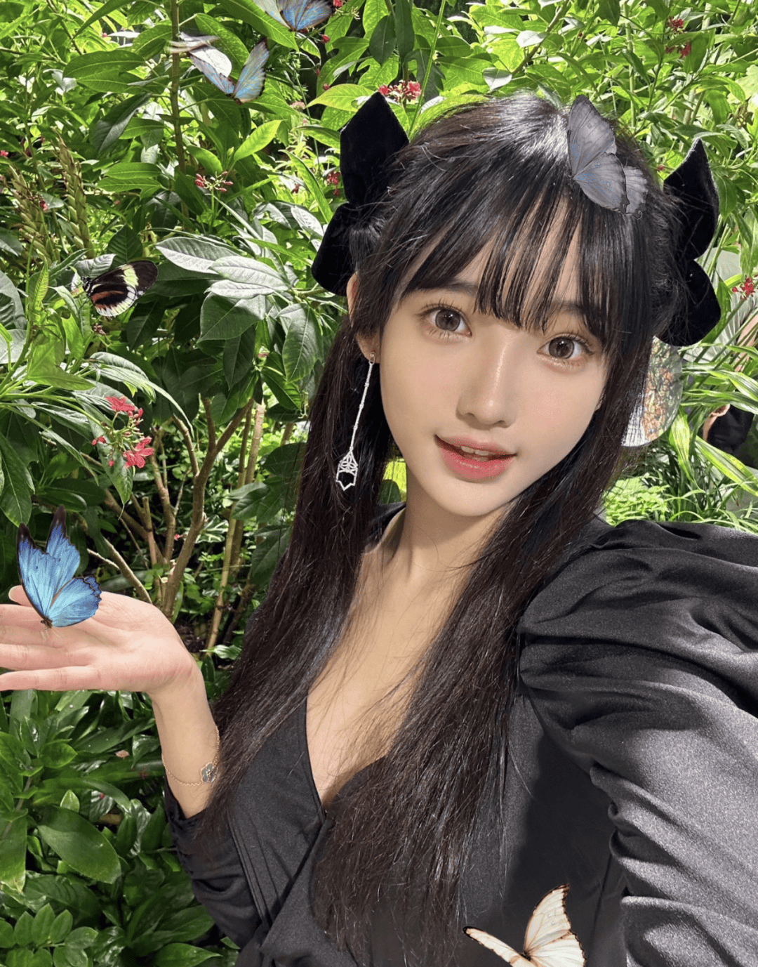 女友戴200万项链背20万包包引猜测？开元棋牌app林俊杰与小21岁网红官宣(图2)