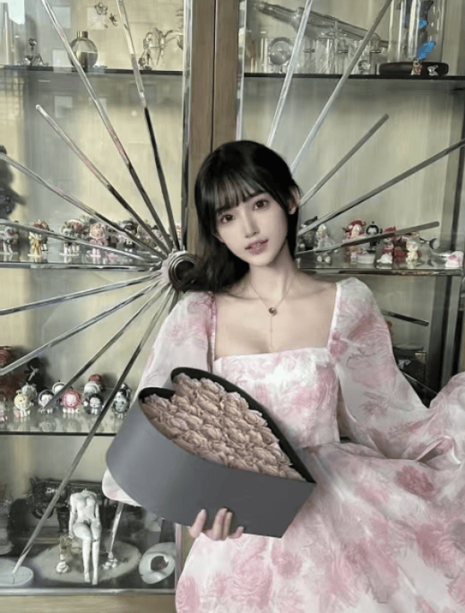 女友戴200万项链背20万包包引猜测？开元棋牌app林俊杰与小21岁网红官宣(图16)